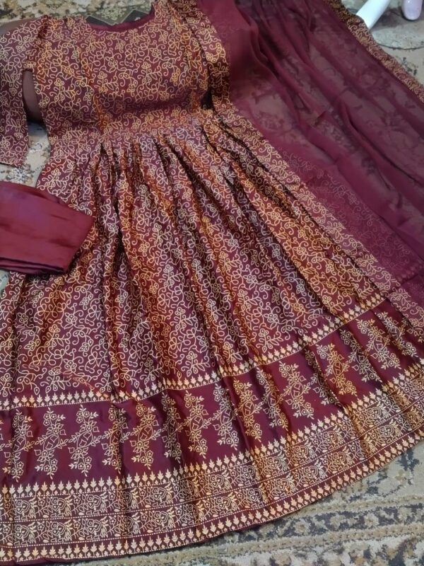 3 Pcs women's stitched Printed suit - Image 2