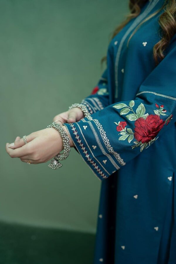 3Pcs Women Unstitched Embroidered Suit - Image 3