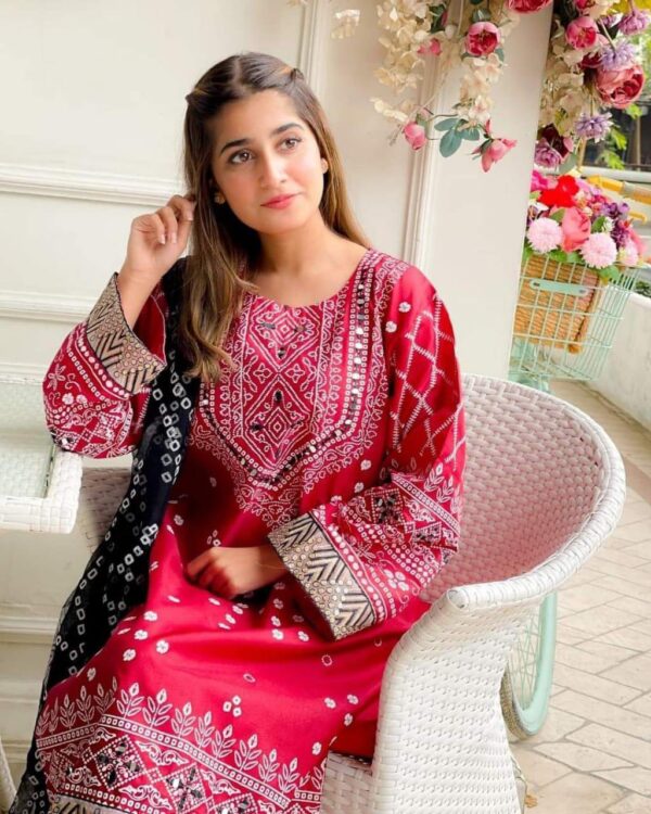 3 PCs Women's Stitched Linen 3-D block Printed Suit