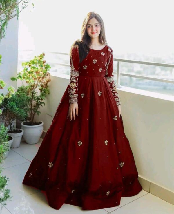 2 PCs Women's stitched Embroidered Maxi & Trouser